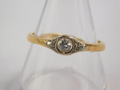 A sapphire and diamond three stone ring - 4