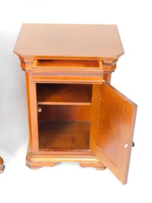 A pair of French late 20thC mahogany pot cupboards - 2