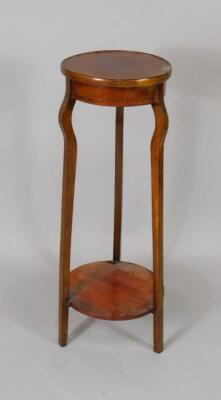 An Edwardian mahogany jardiniere stand