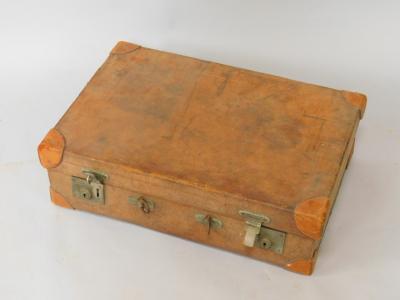 An early 20thC tan brown leather suitcase - 2