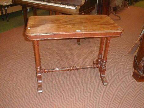 A Victorian mahogany centre table with rounded rectangular moulded top