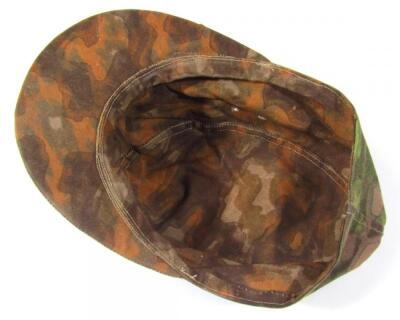 A Third Reich/mid 20thC M43 style camouflage cap - 4