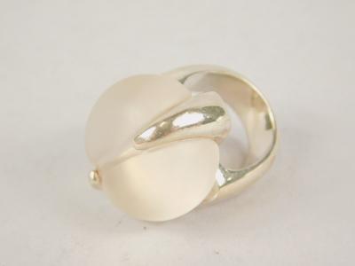 A modern dress ring