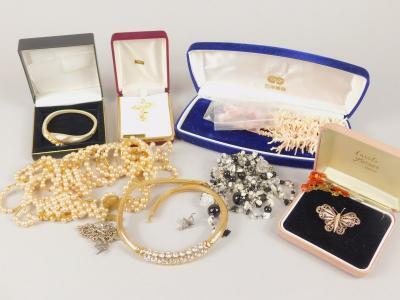 Various modern costume jewellery