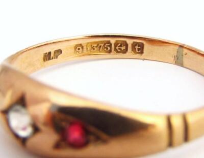 A 9ct gold dress ring - 2