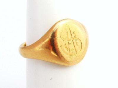 An 18ct gold signet ring