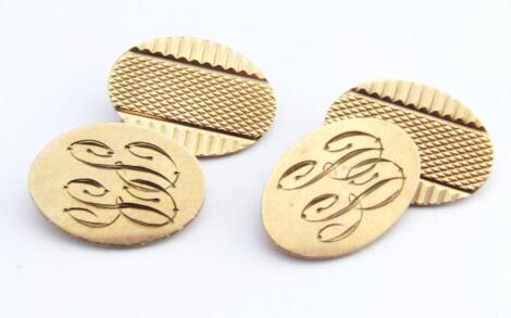 A pair of 9ct gold cufflinks