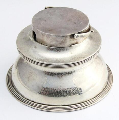 An Edwardian silver inkwell