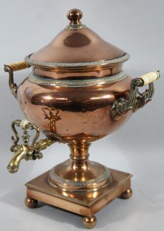 An early 20thC copper and brass samovar