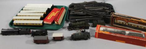 Various other Hornby and other OO gauge railway items