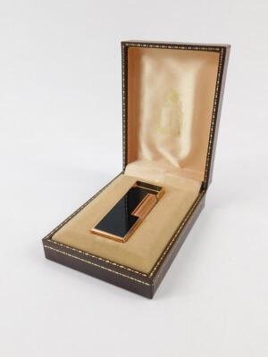 A Dunhill gold plated and black enamel Rollalite pocket lighter - 2