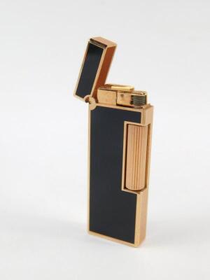 A Dunhill gold plated and black enamel Rollalite pocket lighter - 3