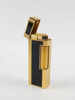 A Dunhill gold plated and black enamel Rollalite pocket lighter - 3