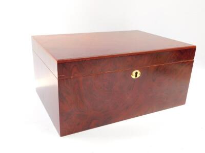 A wooden cigar humidor - 2