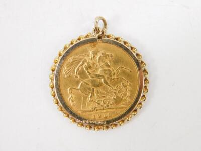 A George V gold sovereign 1913 in a 9ct gold pendant mount