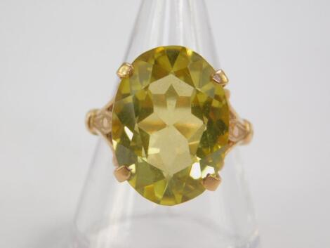 A 9ct gold and peridot ring