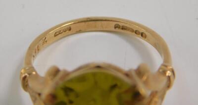 A 9ct gold and peridot ring - 3