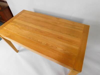 An oak rectangular kitchen table - 2