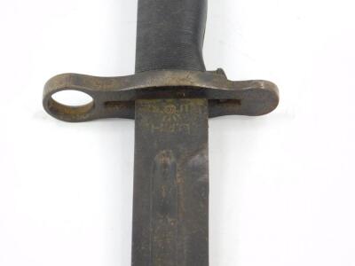 A US UF8 bayonet - 3