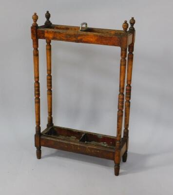 An early 20thC oak hall stand