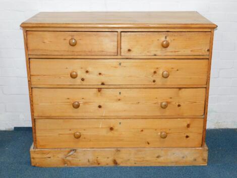 A Victorian pine chest of drawers