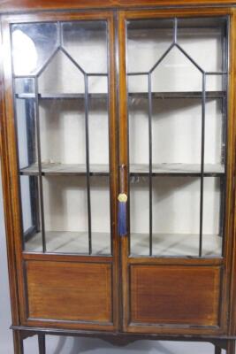 An Edwardian mahogany Sheraton revival display cabinet - 2