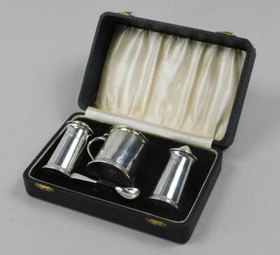 An Elizabeth II silver cruet