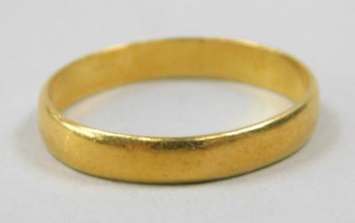 A 22ct gold wedding band