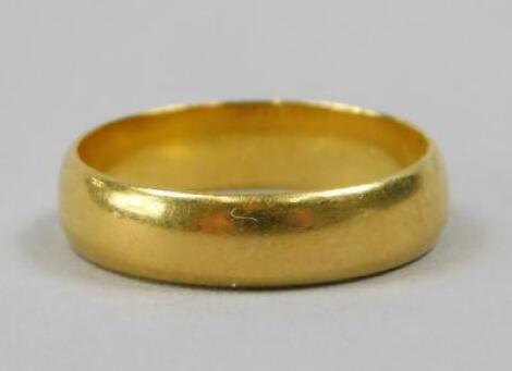 A 22ct gold wedding band