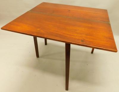 An early 19thC mahogany tea table