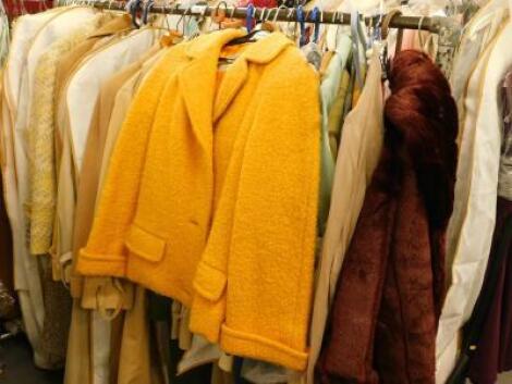 A quantity of ladies' vintage clothing