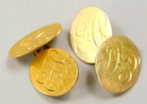 A pair of yellow metal cufflinks