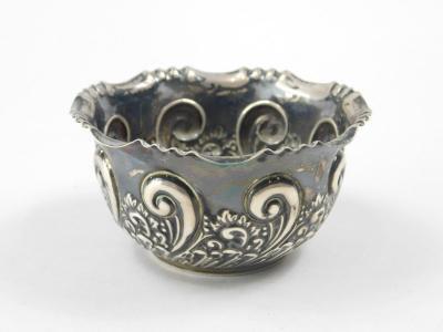 An Edwardian silver sugar bowl