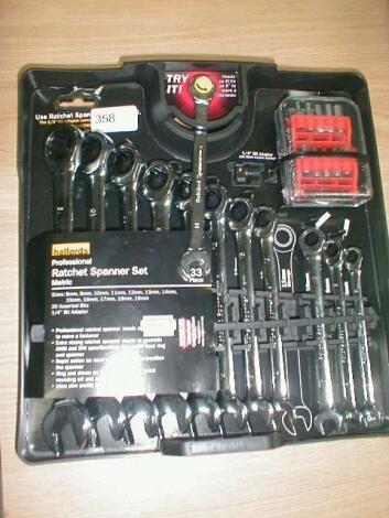 Halfords ratchet and spanner set