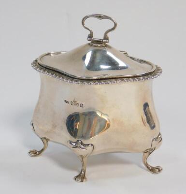 An Edwardian silver tea caddy