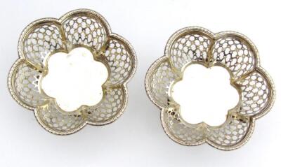 A pair of George V silver miniature dishes - 2