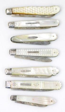 A George V silver graded fruit knife with shaped handle