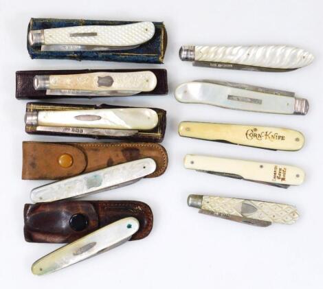 Various cased and other folding fruit knives