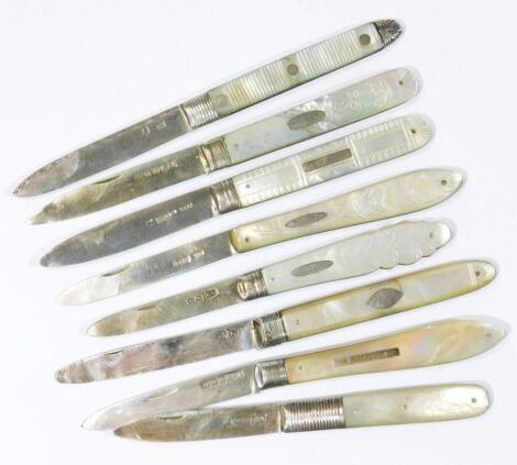 An Edwardian silver and mother of pearl fruit knife