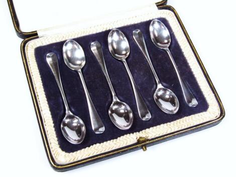 A cased set of six Edwardian silver Rattail tea spoons