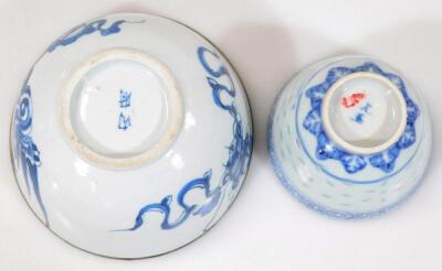 A Japanese blue and white bowl - 4