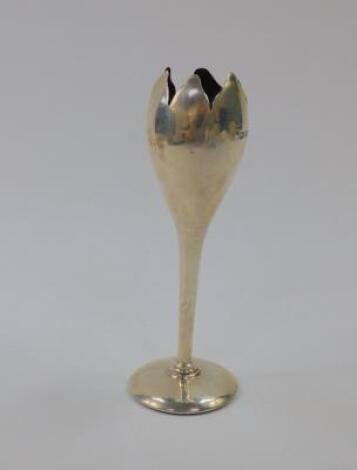 An Edwardian silver bud vase