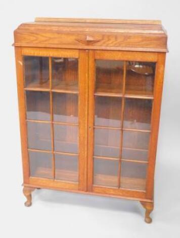 An early 20thC oak bookcase