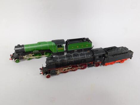 A Bachmann 00 gauge model of a locomotive The Green Howard