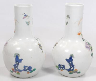 A pair of Chinese porcelain vases - 2