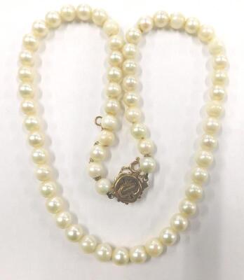 A cultured pearl necklace