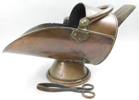 A late 19th/early 20thC copper coal scuttle with shovel