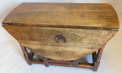 An 18thC oak gate leg table