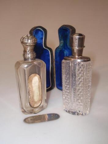 A 19thC slice cut crystal scent bottle with white metal mounts