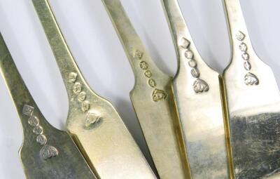 A Harlequin set of seven silver teaspoons - 5